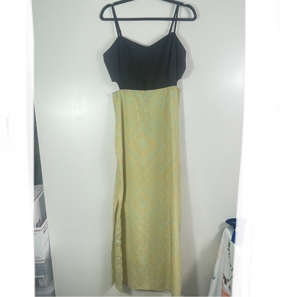 Hurley Dresses & Skirts - Hurley Maxi Dress with side cut outs